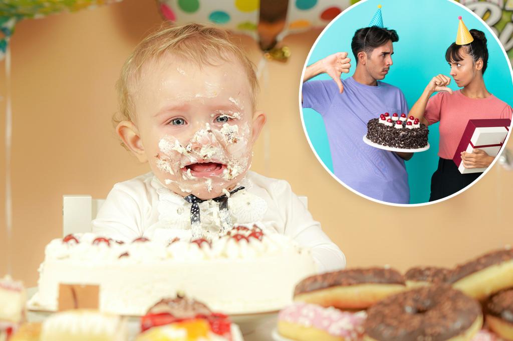 Mom fights husband to destroy the baby's face on birthday cake