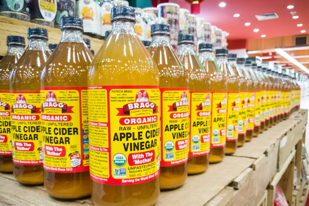 The row of vinegar vinegar organic cider bragg.